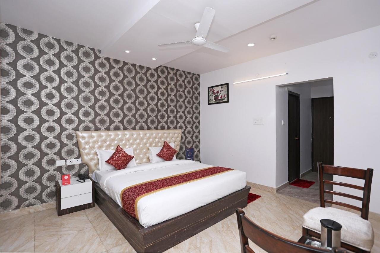 Capital O 10060 Hotel The Leaf Lucknow Bagian luar foto