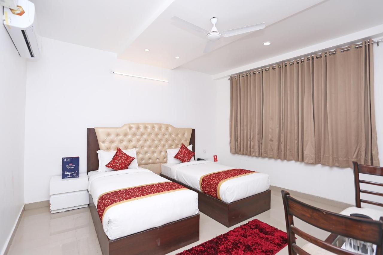 Capital O 10060 Hotel The Leaf Lucknow Bagian luar foto