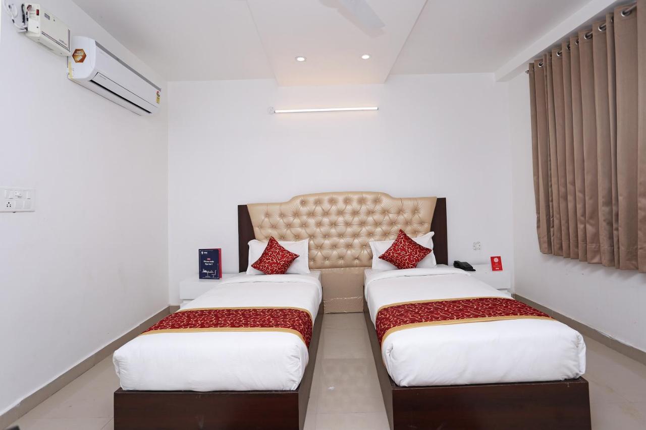 Capital O 10060 Hotel The Leaf Lucknow Bagian luar foto