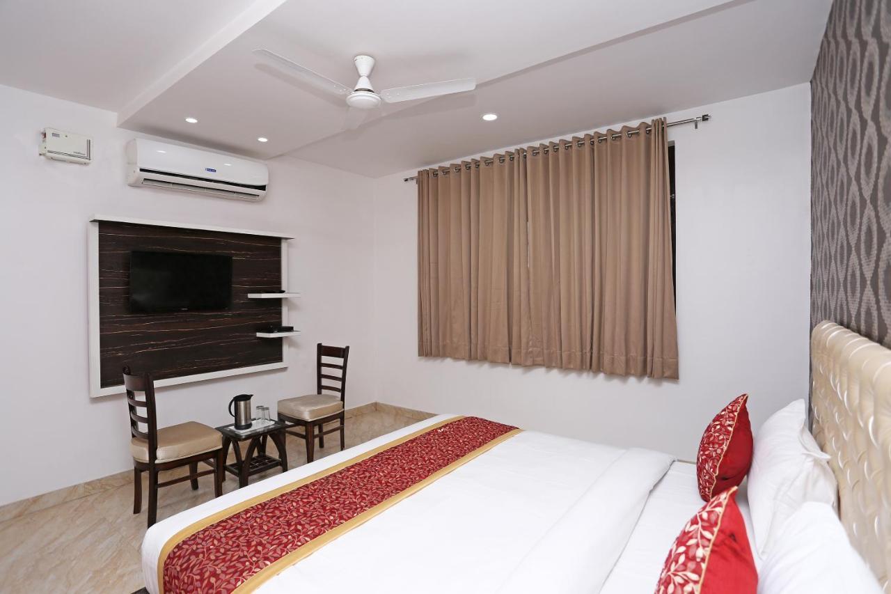 Capital O 10060 Hotel The Leaf Lucknow Bagian luar foto
