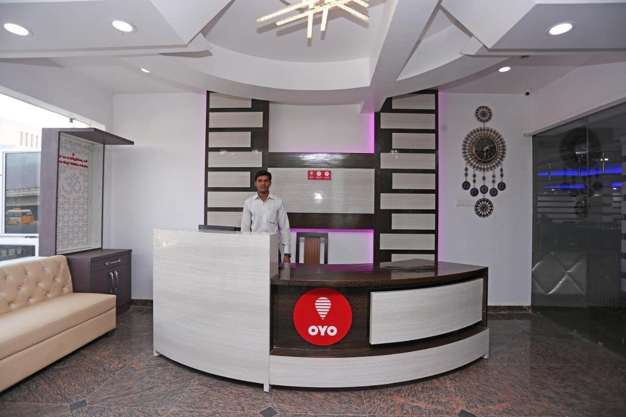 Capital O 10060 Hotel The Leaf Lucknow Bagian luar foto