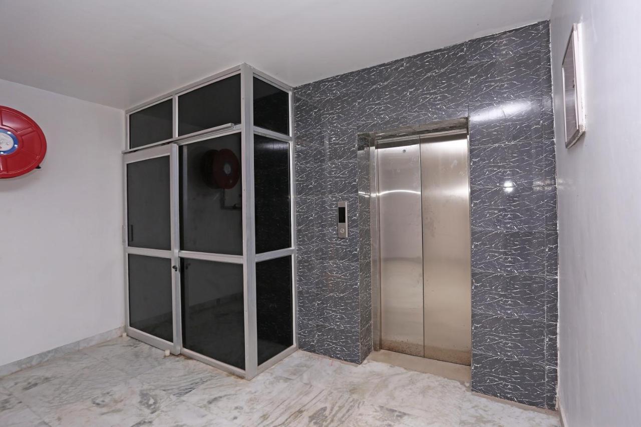 Capital O 10060 Hotel The Leaf Lucknow Bagian luar foto