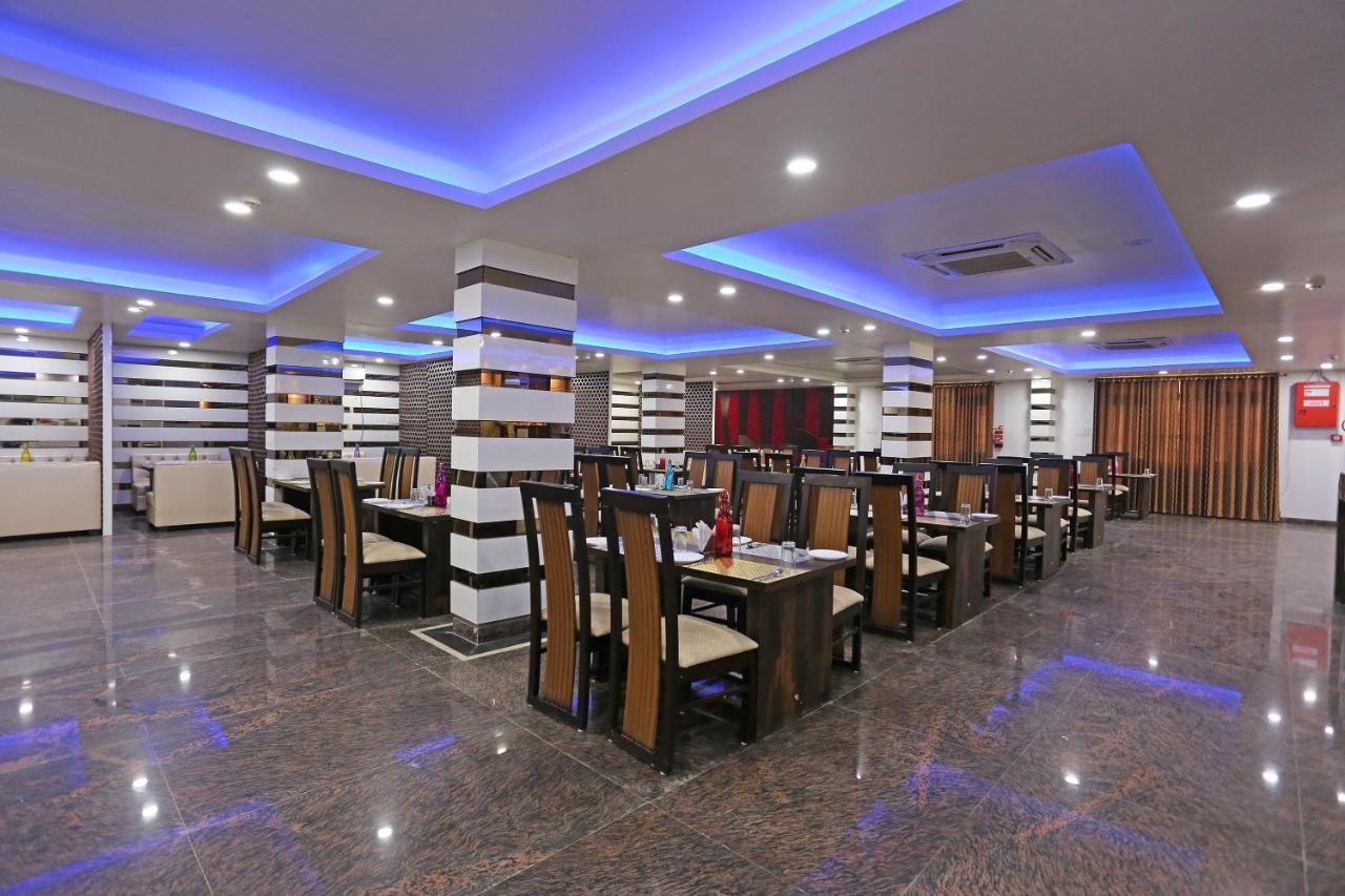 Capital O 10060 Hotel The Leaf Lucknow Bagian luar foto