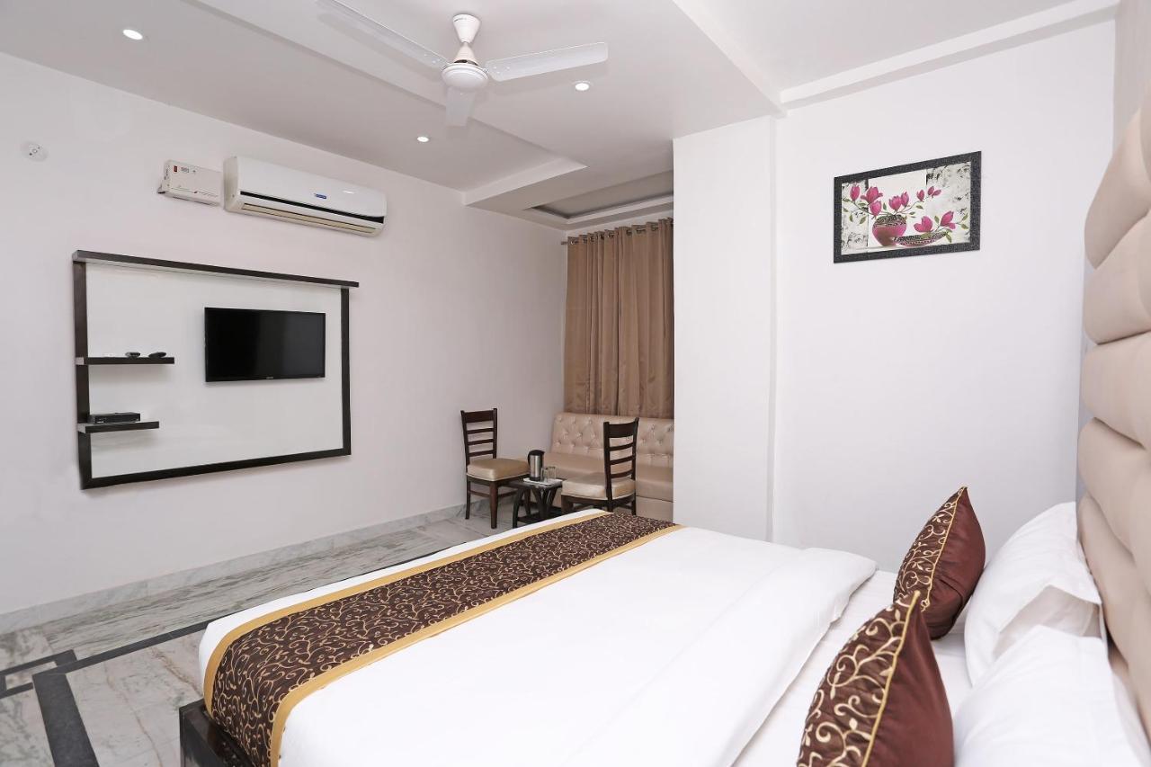 Capital O 10060 Hotel The Leaf Lucknow Bagian luar foto